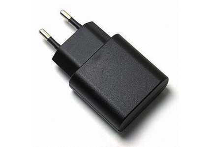 Два Сцепляющий 5V 1A портативные Auto поездки универсальный USB адаптер питания (США, Великобритании, ЕС, АС)